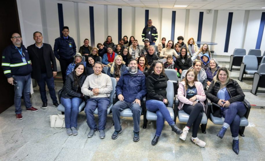 O Porto de Paranaguá retomou a recepção de grupos para palestra e visitação ao cais nos fins de semana. Os alunos do Colégio Estadual Júlio Mesquita, de Curitiba, foram os primeiros a participar das atividades neste sábado (6). Os 42 estudantes do curso técnico em Logística conheceram mais sobre a atividade portuária e aproveitaram o dia na cidade.  -  Paranaguá, 06/07/2019  -  Foto: Divulgação Portos do Paraná