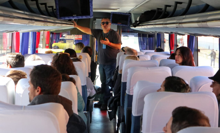 O Porto de Paranaguá retomou a recepção de grupos para palestra e visitação ao cais nos fins de semana. Os alunos do Colégio Estadual Júlio Mesquita, de Curitiba, foram os primeiros a participar das atividades neste sábado (6). Os 42 estudantes do curso técnico em Logística conheceram mais sobre a atividade portuária e aproveitaram o dia na cidade.  -  Paranaguá, 06/07/2019  -  Foto: Divulgação Portos do Paraná