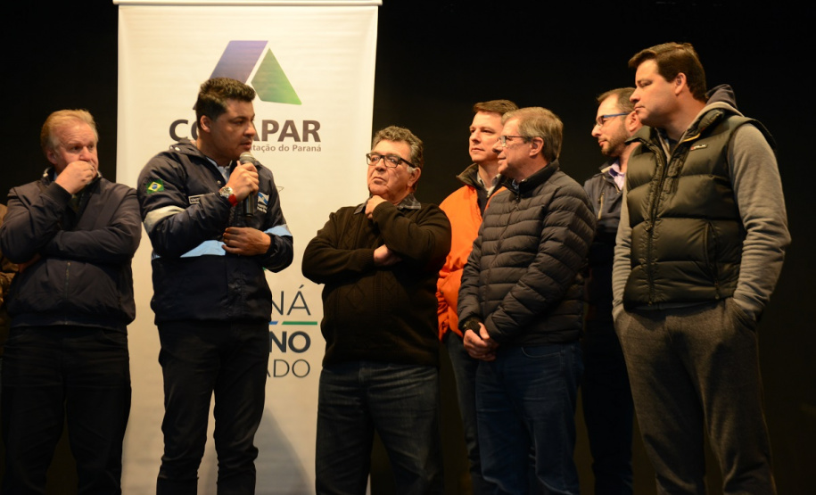 Neste sábado (6), representantes da Cohapar e prefeituras entregaram as escrituras de propriedade de 109 famílias da região dos Campos Gerais em Ponta Grossa. Os documentos foram emitidos pela companhia por meio do programa de Escrituração Direta, que prevê um serviço mais rápido e barato do que aquele praticado pelos tabelionatos.  -  Ponta Grossa, 06/07/2019  -  Foto: Guilherme Santos/Cohapar