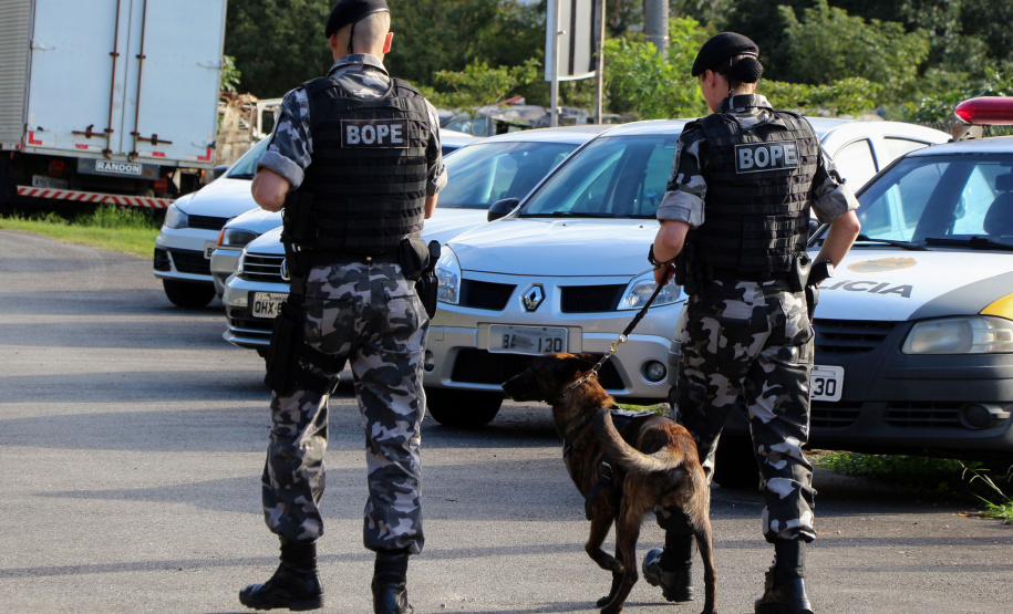 04-07-2019 RIC Grava no Canil A soldado Angélica Aparecida Chuede é a primeira mulher a fazer parte da Companhia de Operações com Cães (COC) do Batalhão de Operações Especiais (BOPE), em 47 anos de criação da subunidade. A inclusão da militar estadual aconteceu com a formatura dela no Curso de Cinotecnia na última semana, que fez todas as etapas com seu cão Hunter.  -  Curitiba, 04/07/2019  =-  Foto: Soldado Amanda Morais