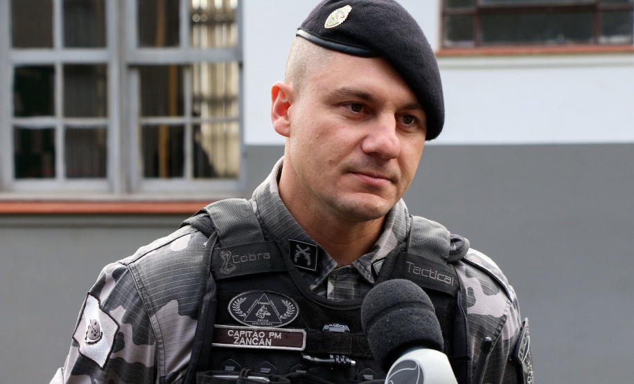 04-07-2019 RIC Grava no Canil A soldado Angélica Aparecida Chuede é a primeira mulher a fazer parte da Companhia de Operações com Cães (COC) do Batalhão de Operações Especiais (BOPE), em 47 anos de criação da subunidade. A inclusão da militar estadual aconteceu com a formatura dela no Curso de Cinotecnia na última semana, que fez todas as etapas com seu cão Hunter. Na foto, O capitão Zancan -  Curitiba, 04/07/2019  =-  Foto: Soldado Amanda Morais