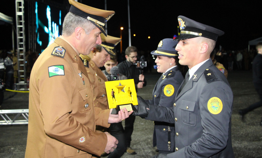 A formatura do Aspirantado 2019 nesta sexta-feira (05/07) concluiu a etapa de ensino de 93 policiais e bombeiros militares que há três anos ingressaram no Curso de Formação de Oficiais da Polícia Militar