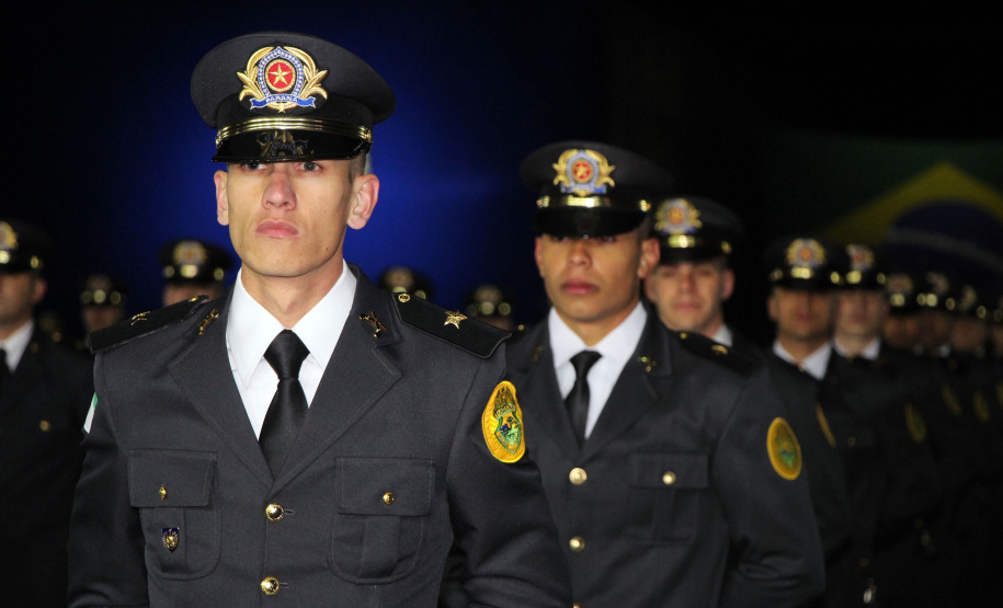 A formatura do Aspirantado 2019 nesta sexta-feira (05/07) concluiu a etapa de ensino de 93 policiais e bombeiros militares que há três anos ingressaram no Curso de Formação de Oficiais da Polícia Militar
