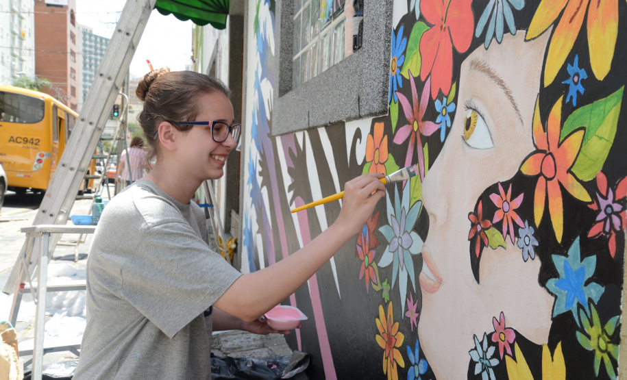 O Centro Juvenil de Artes Plásticas (CJAP), instituição dedicada à formação artística de crianças e jovens no Paraná, traz novidades em sua grade curricular para o segundo semestre de 2019. São três novos cursos: Arte Urbana, Fazendo Vídeoarte e Criação de Jogos. As inscrições começam nesta segunda-feira, dia 15 de julho. As aulas iniciam no dia 5 de agosto. Foto: Divulgação/SECC