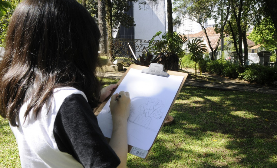 O Centro Juvenil de Artes Plásticas (CJAP), instituição dedicada à formação artística de crianças e jovens no Paraná, traz novidades em sua grade curricular para o segundo semestre de 2019. São três novos cursos: Arte Urbana, Fazendo Vídeoarte e Criação de Jogos. As inscrições começam nesta segunda-feira, dia 15 de julho. As aulas iniciam no dia 5 de agosto. Foto: Divulgação/SECC