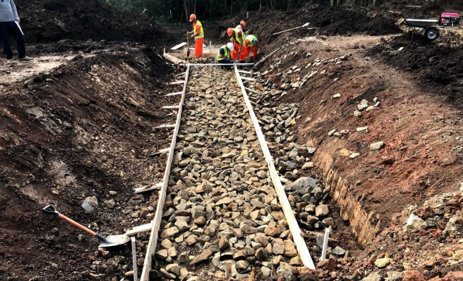 Obras na rodovia que liga Irati a São Mateus do Sul começaram em março e devem ser finalizadas até novembro de 2020. A primeira fase da obra está em andamento desde março, com os serviços de remoção da camada vegetal, drenagem, terraplanagem, construção de bueiros e galerias e implantação de pedreiras e usinas nas proximidades de Irati.  -  Irati, 25/06/2019  -  Foto: Divulgação DER