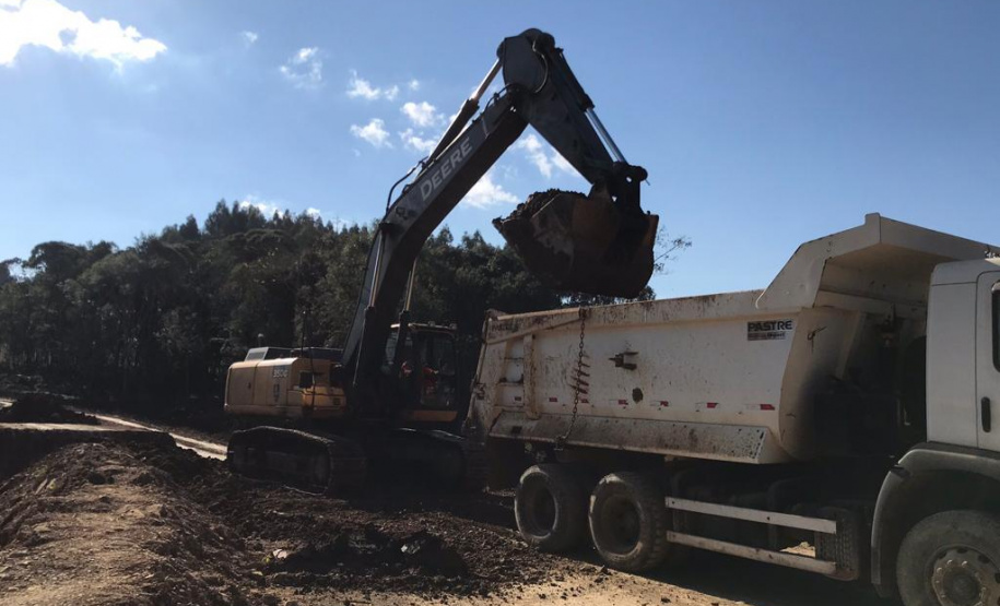 Obras na rodovia que liga Irati a São Mateus do Sul começaram em março e devem ser finalizadas até novembro de 2020. A primeira fase da obra está em andamento desde março, com os serviços de remoção da camada vegetal, drenagem, terraplanagem, construção de bueiros e galerias e implantação de pedreiras e usinas nas proximidades de Irati.  -  Irati, 25/06/2019  -  Foto: Divulgação DER
