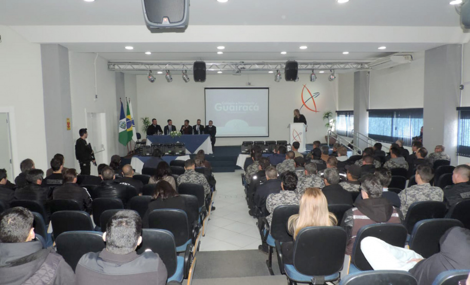 Unidades prisionais das regiões de Ponta Grossa e Guarapuava receberam armas e rádios comunicadores digitais. A entrega faz parte de um pacote de investimentos que somam R$ 22 milhões. O objetivo é equipar e modernizar o sistema prisional do Paraná.  -  Foto: Divulgação Depen