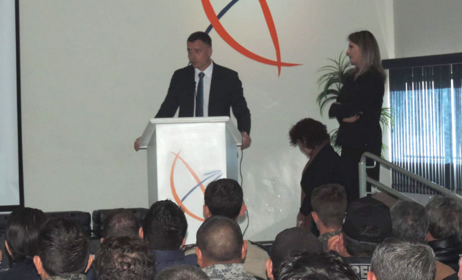 Unidades prisionais das regiões de Ponta Grossa e Guarapuava receberam armas e rádios comunicadores digitais. A entrega faz parte de um pacote de investimentos que somam R$ 22 milhões. O objetivo é equipar e modernizar o sistema prisional do Paraná.  -  Foto: Divulgação Depen