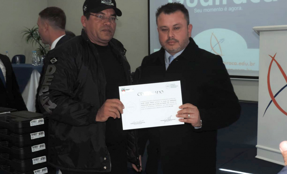 Unidades prisionais das regiões de Ponta Grossa e Guarapuava receberam armas e rádios comunicadores digitais. A entrega faz parte de um pacote de investimentos que somam R$ 22 milhões. O objetivo é equipar e modernizar o sistema prisional do Paraná.  -  Foto: Divulgação Depen