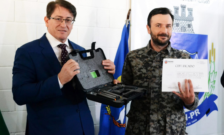 Unidades prisionais das regiões de Ponta Grossa e Guarapuava receberam armas e rádios comunicadores digitais. A entrega faz parte de um pacote de investimentos que somam R$ 22 milhões. O objetivo é equipar e modernizar o sistema prisional do Paraná.  -  Foto: Divulgação Depen