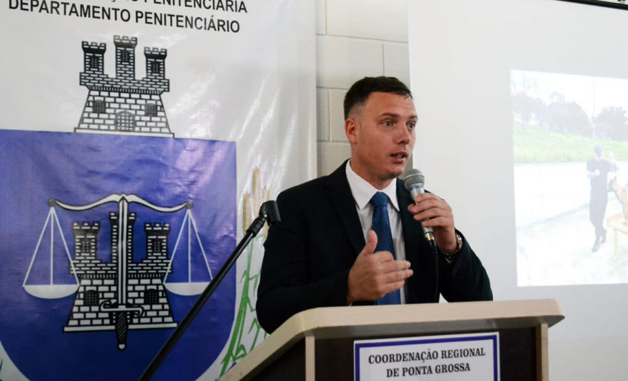 Unidades prisionais das regiões de Ponta Grossa e Guarapuava receberam armas e rádios comunicadores digitais. A entrega faz parte de um pacote de investimentos que somam R$ 22 milhões. O objetivo é equipar e modernizar o sistema prisional do Paraná.  -  Foto: Divulgação Depen