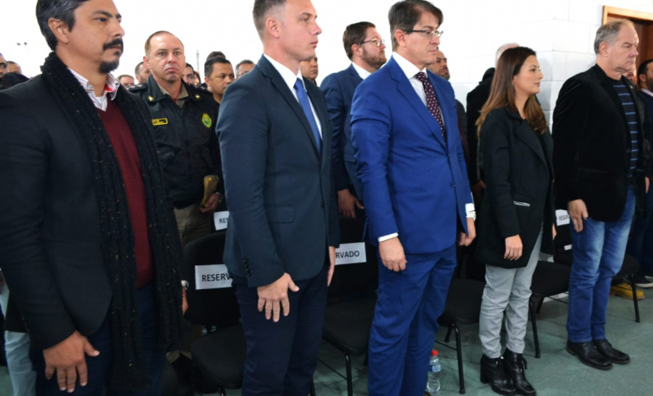 Unidades prisionais das regiões de Ponta Grossa e Guarapuava receberam armas e rádios comunicadores digitais. A entrega faz parte de um pacote de investimentos que somam R$ 22 milhões. O objetivo é equipar e modernizar o sistema prisional do Paraná.  -  Foto: Divulgação Depen