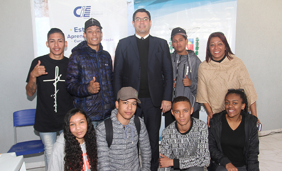 A Secretaria da Justiça, Família e Trabalho (Sejuf), por meio do Departamento do Trabalho e Estimulo à Geração de Renda e do Programa Família Paranaense, em parceria com o Centro Integrado Empresa-Escola do Paraná (CIEE/PR) vão promover cursos de capacitação pessoal e profissional às famílias em vulnerabilidade social no Paraná