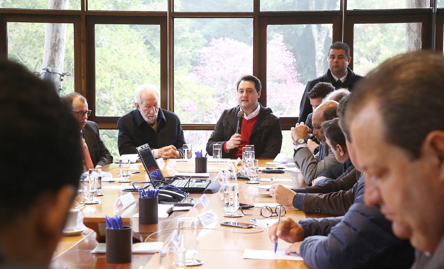 Governador Carlos Massa Ratinho Junior durante reunião com a equipe de governo. Foto: Jaelson Lucas/ANPr