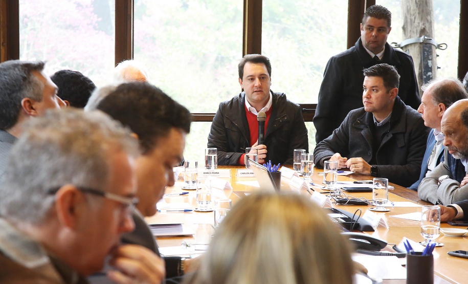 Governador Carlos Massa Ratinho Junior durante reunião com a equipe de governo. Foto: Jaelson Lucas/ANPr