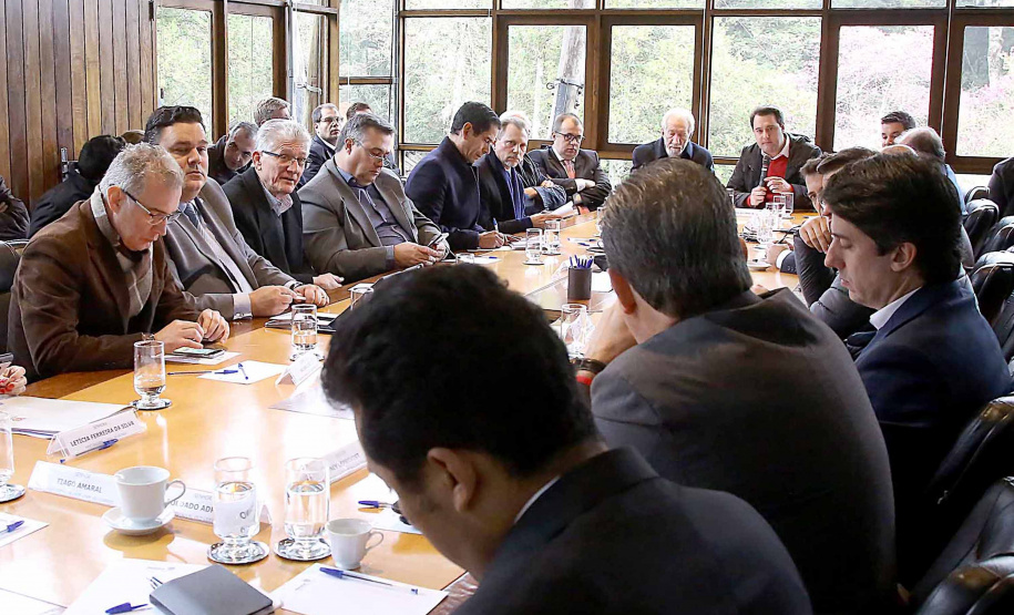 Governador Carlos Massa Ratinho Junior durante reunião com a equipe de governo. Foto: Jaelson Lucas/ANPr