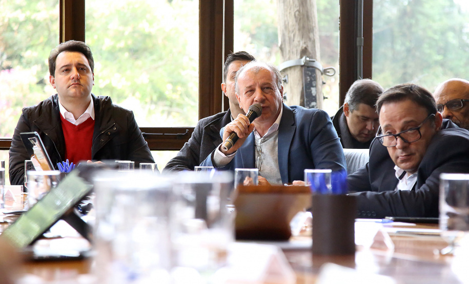 Governador Carlos Massa Ratinho Junior durante reunião com a equipe de governo. Foto: Jaelson Lucas/ANPr