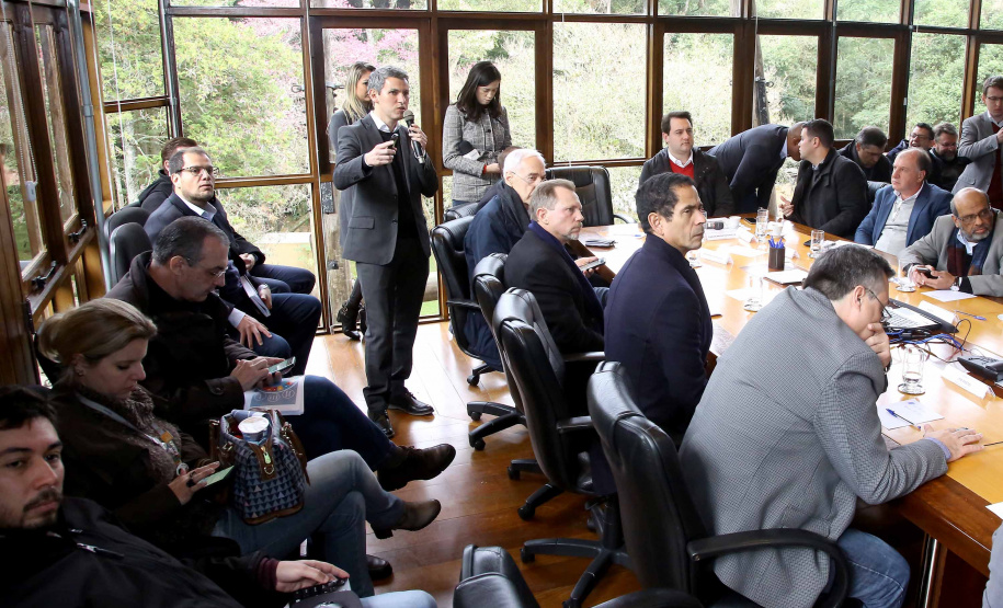 Governador Carlos Massa Ratinho Junior durante reunião com a equipe de governo. Foto: Jaelson Lucas/ANPr