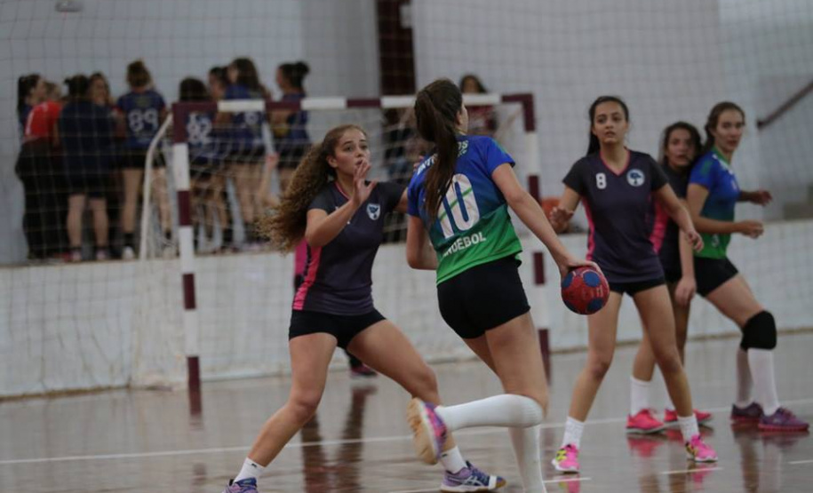 Apucarana será sede pela sexta vez sede de uma fase final dos Jogos Escolares do Paraná (JEPS). Neste ano, será a competição para alunos-atletas da categoria 12 a 14 anos, entre 12 e 20 de julho. A cidade tem recebido desde 2015 ao menos uma das etapas finais da competição. Para esta estão confirmados 747 estabelecimentos de ensino de 270 municípios, somando 5.279 participantes, entre atletas e dirigentes.Foto: Divulgação/SEET