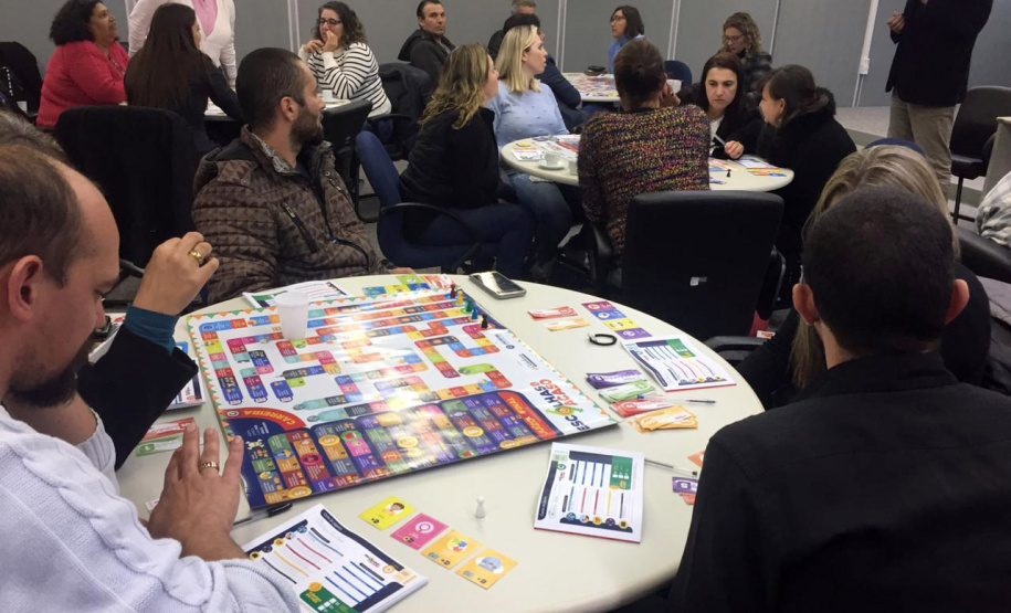 Os servidores dos Centros de Socioeducação (Censes) e as Casas de Semiliberdade de Curitiba e Região Metropolitana estão recebendo capacitação para fortalecer a integração entre os adolescentes que cumprem medidas socioeducativas com práticas restaurativas e atividades de ressocialização.  Foto: Divulgação/SEJUF