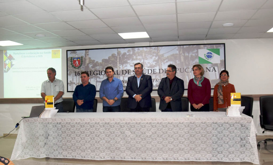 Apucarana sedia a terceira etapa de regionalização de cursos de especialização da Escola de Saúde Pública. O secretário de Estado da Saúde, Beto Preto, esteve na abertura das atividades da primeira turma e reafirmou os desafios em planejar a saúde de forma regionalizada, oportunizando o aprimoramento do conhecimento. Foto: Américo Antonio/SESA