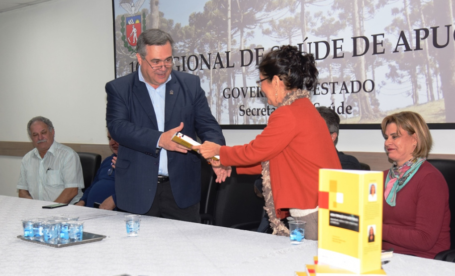 Apucarana sedia a terceira etapa de regionalização de cursos de especialização da Escola de Saúde Pública. O secretário de Estado da Saúde, Beto Preto, esteve na abertura das atividades da primeira turma e reafirmou os desafios em planejar a saúde de forma regionalizada, oportunizando o aprimoramento do conhecimento. Foto: Américo Antonio/SESA