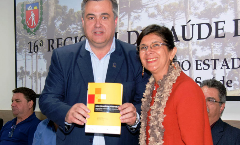 Apucarana sedia a terceira etapa de regionalização de cursos de especialização da Escola de Saúde Pública. O secretário de Estado da Saúde, Beto Preto, esteve na abertura das atividades da primeira turma e reafirmou os desafios em planejar a saúde de forma regionalizada, oportunizando o aprimoramento do conhecimento. Foto: Américo Antonio/SESA