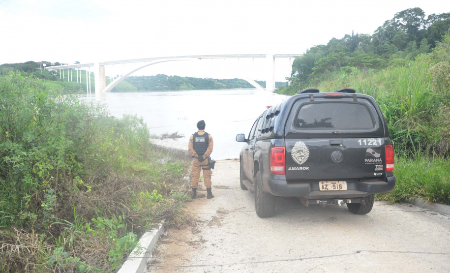 Rio Paraná recebe reforço de policiamento pelo BPFron para combater crimes transfronteiriços. Foto: Divulgação/PMPR