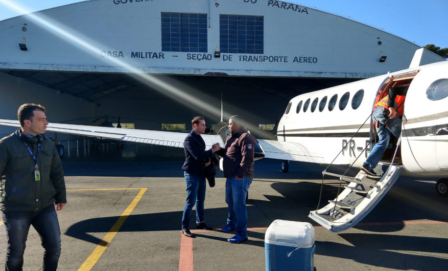 As cinco aeronaves à disposição do Governo do Estado têm também uma missão social. A frota é usada para o transporte de órgãos humanos e ajuda a fazer do Paraná referência em transplantes. Só neste ano foram 57 missões de apoio, perfazendo 117 horas e 55 minutos de voo, para o transporte de 111 órgãos.Foto: Arquivo/ANPr