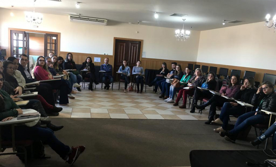 Servidores e profissionais de 201 prefeituras do Paraná recebem instruções sobre o preenchimento no sistema do Cadastro Único para Programas Sociais (CadÚnico). Foram disponibilizadas 12 turmas, com 300 vagas, para capacitação que contempla profissionais dos municípios. A ação desenvolvida pela Coordenação de Proteção Social Básica da Secretaria da Justiça, Família e Trabalho, em conjunto com a Caixa Econômica Federal, acontece até 23 de agosto, em Curitiba. Foto: Divulgação/SEJUF