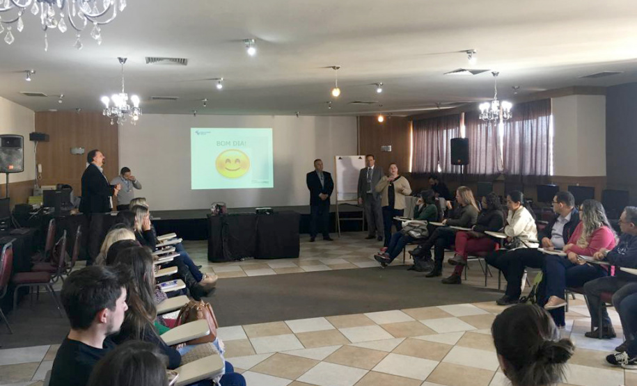 Servidores e profissionais de 201 prefeituras do Paraná recebem instruções sobre o preenchimento no sistema do Cadastro Único para Programas Sociais (CadÚnico). Foram disponibilizadas 12 turmas, com 300 vagas, para capacitação que contempla profissionais dos municípios. A ação desenvolvida pela Coordenação de Proteção Social Básica da Secretaria da Justiça, Família e Trabalho, em conjunto com a Caixa Econômica Federal, acontece até 23 de agosto, em Curitiba. Foto: Divulgação/SEJUF