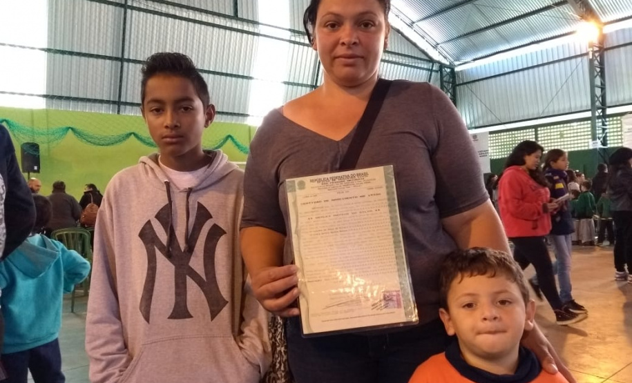 Cem mil atendimentos em 2019. Essa marca foi atingida nesta sexta-feira (12/07) pelo programa Paraná Cidadão, da Secretaria de Justiça, Família e Trabalho na cidade de Jaguariaíva – a 11ª a receber a feira de serviços no governo Ratinho Junior. Antes, foram contemplados Campo Magro, Piraquara, Porto Barreiro, Nova Aurora, Mandirituba, Palotina, Carlópolis, Porecatu, Assaí e Clevelândia.
Foto: Divulgação/SEJUF