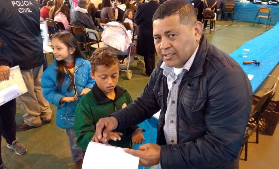 Cem mil atendimentos em 2019. Essa marca foi atingida nesta sexta-feira (12/07) pelo programa Paraná Cidadão, da Secretaria de Justiça, Família e Trabalho na cidade de Jaguariaíva – a 11ª a receber a feira de serviços no governo Ratinho Junior. Antes, foram contemplados Campo Magro, Piraquara, Porto Barreiro, Nova Aurora, Mandirituba, Palotina, Carlópolis, Porecatu, Assaí e Clevelândia.
Foto: Divulgação/SEJUF