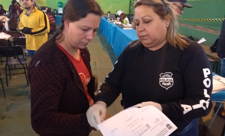 Cem mil atendimentos em 2019. Essa marca foi atingida nesta sexta-feira (12/07) pelo programa Paraná Cidadão, da Secretaria de Justiça, Família e Trabalho na cidade de Jaguariaíva – a 11ª a receber a feira de serviços no governo Ratinho Junior. Antes, foram contemplados Campo Magro, Piraquara, Porto Barreiro, Nova Aurora, Mandirituba, Palotina, Carlópolis, Porecatu, Assaí e Clevelândia.
Foto: Divulgação/SEJUF