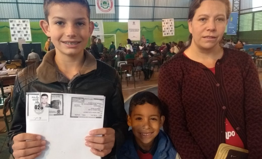 Cem mil atendimentos em 2019. Essa marca foi atingida nesta sexta-feira (12/07) pelo programa Paraná Cidadão, da Secretaria de Justiça, Família e Trabalho na cidade de Jaguariaíva – a 11ª a receber a feira de serviços no governo Ratinho Junior. Antes, foram contemplados Campo Magro, Piraquara, Porto Barreiro, Nova Aurora, Mandirituba, Palotina, Carlópolis, Porecatu, Assaí e Clevelândia.
Foto: Divulgação/SEJUF