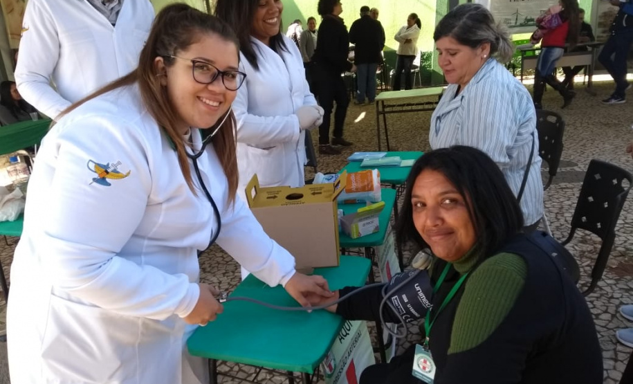 Cem mil atendimentos em 2019. Essa marca foi atingida nesta sexta-feira (12/07) pelo programa Paraná Cidadão, da Secretaria de Justiça, Família e Trabalho na cidade de Jaguariaíva – a 11ª a receber a feira de serviços no governo Ratinho Junior. Antes, foram contemplados Campo Magro, Piraquara, Porto Barreiro, Nova Aurora, Mandirituba, Palotina, Carlópolis, Porecatu, Assaí e Clevelândia.
Foto: Divulgação/SEJUF