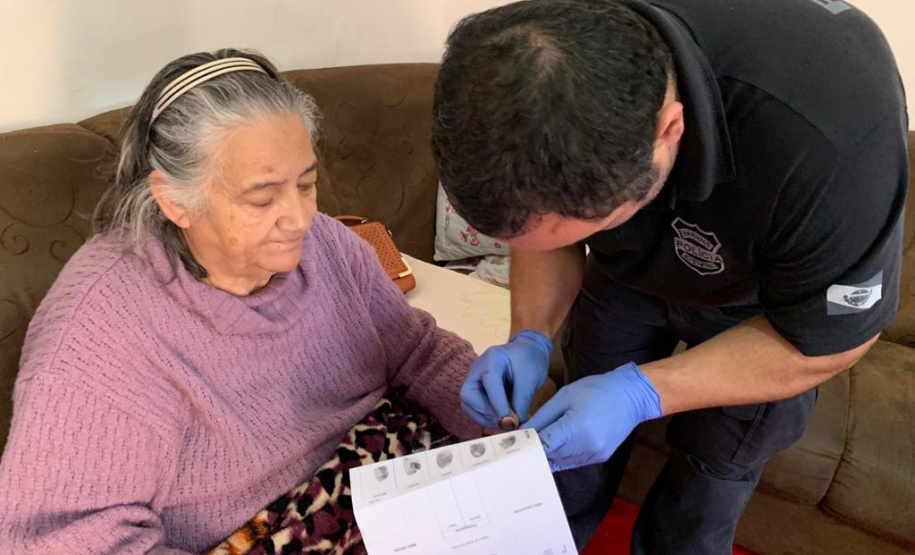 Cem mil atendimentos em 2019. Essa marca foi atingida nesta sexta-feira (12/07) pelo programa Paraná Cidadão, da Secretaria de Justiça, Família e Trabalho na cidade de Jaguariaíva – a 11ª a receber a feira de serviços no governo Ratinho Junior. Antes, foram contemplados Campo Magro, Piraquara, Porto Barreiro, Nova Aurora, Mandirituba, Palotina, Carlópolis, Porecatu, Assaí e Clevelândia.
Foto: Divulgação/SEJUF