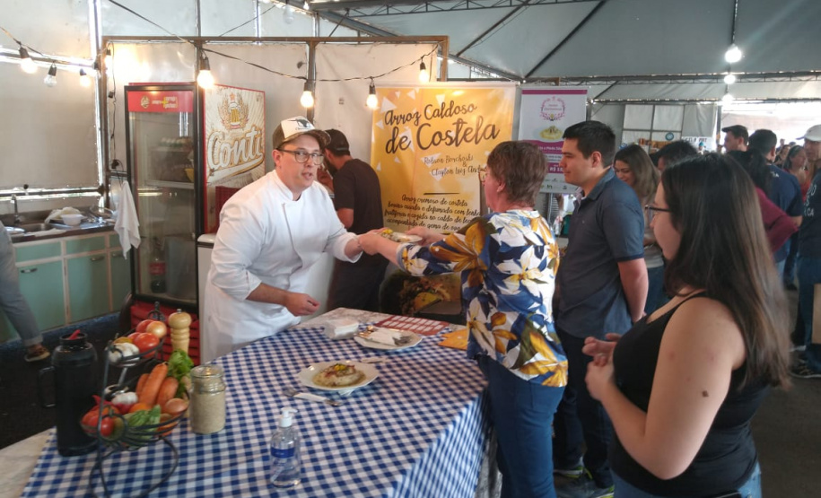Guarapuava sediou neste final de semana o Inverno Gastronômico, evento que reuniu mais de 50 expositores de comida ou bebida. O evento aconteceu com o apoio do governo estadual, por meio da Paraná Turismo e Emater. Foto: Edson Thomaz