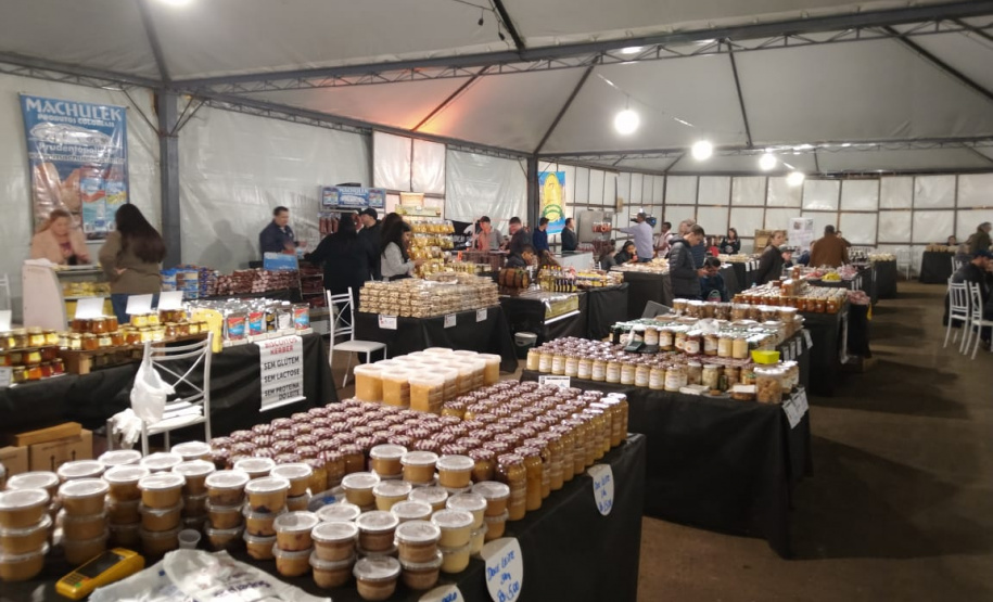 Guarapuava sediou neste final de semana o Inverno Gastronômico, evento que reuniu mais de 50 expositores de comida ou bebida. O evento aconteceu com o apoio do governo estadual, por meio da Paraná Turismo e Emater. Foto: Edson Thomaz