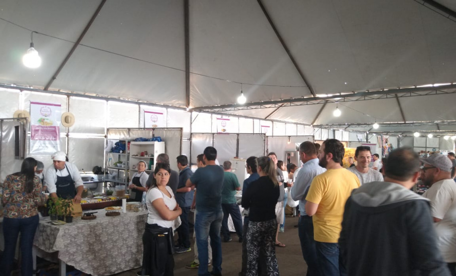 Guarapuava sediou neste final de semana o Inverno Gastronômico, evento que reuniu mais de 50 expositores de comida ou bebida. O evento aconteceu com o apoio do governo estadual, por meio da Paraná Turismo e Emater. Foto: Edson Thomaz