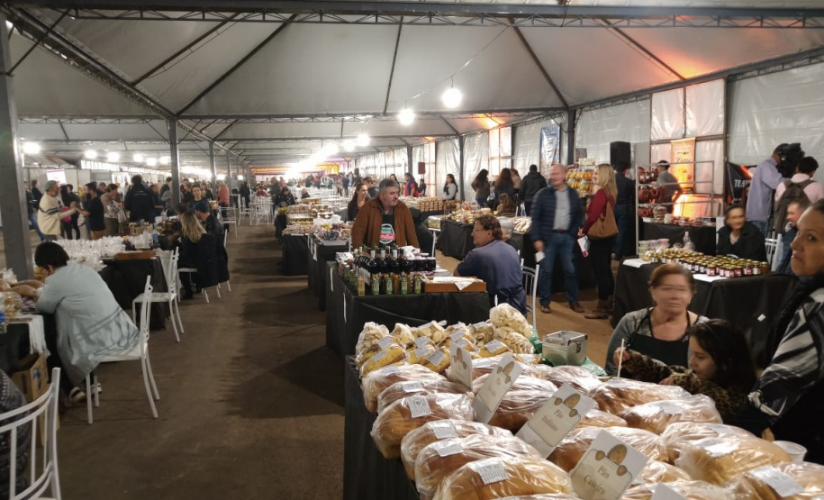 Guarapuava sediou neste final de semana o Inverno Gastronômico, evento que reuniu mais de 50 expositores de comida ou bebida. O evento aconteceu com o apoio do governo estadual, por meio da Paraná Turismo e Emater. Foto: Edson Thomaz