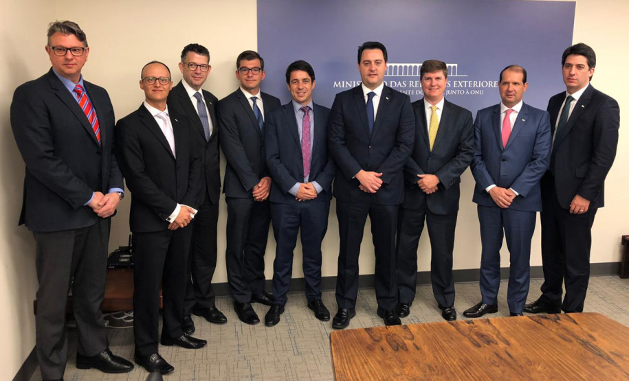 O governador Carlos Massa Ratinho Junior se encontrou nesta segunda-feira (15), em Nova York, com representantes do banco JP Morgan para tratar de parcerias entre o Estado e a instituição, uma das maiores corporações do sistema financeiro mundial. O tema da reunião foram projetos de Parceria Público-Privadas (PPPs). Foto: Divulgação/ANPr