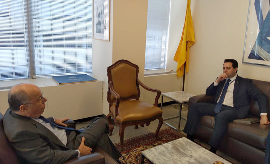 O governador Carlos Massa Ratinho Junior também se reuniu com o embaixador Mauro Vieira, ex-ministro de Relações Exteriores e representante permanente do Brasil junto à ONU e falaram sobre os dois eventos que terão a participação do Paraná.Foto: Divulgação/ANPr