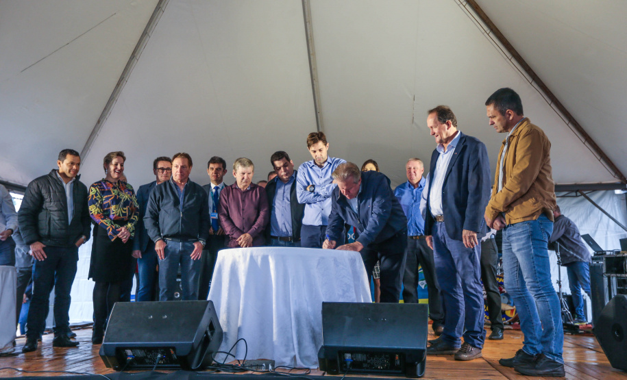 Entrega de moradias para 100 famílias de Marechal Cândido Rondon, no Oeste do Paraná, nesta segunda-feira (15). Marechal Cândido Rondon, 15/07/2019 -  Foto: Geraldo Bubniak/ANPr