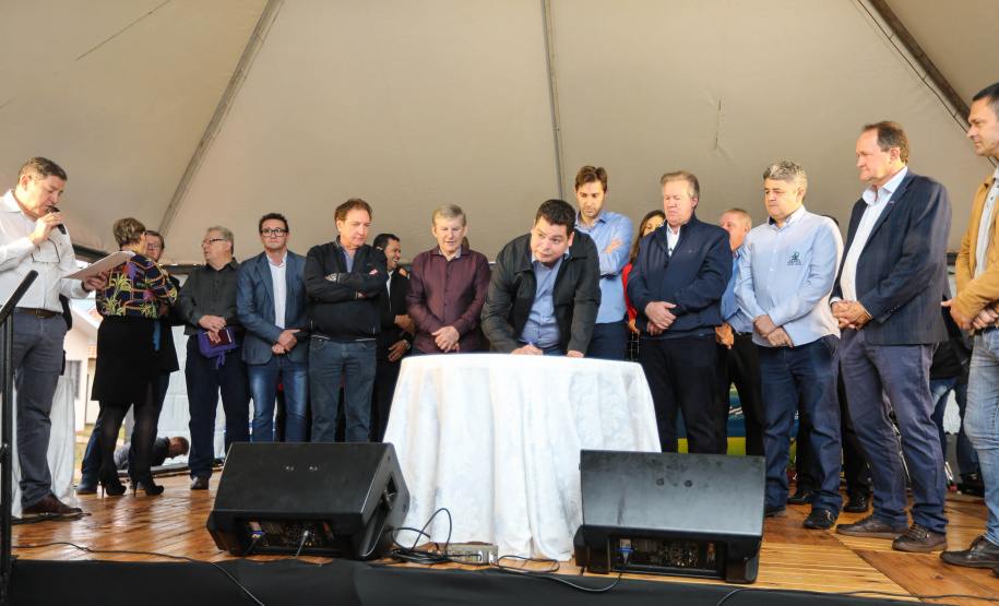 Entrega de moradias para 100 famílias de Marechal Cândido Rondon, no Oeste do Paraná, nesta segunda-feira (15). Marechal Cândido Rondon, 15/07/2019 -  Foto: Geraldo Bubniak/ANPr