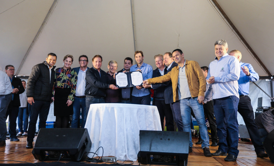 Entrega de moradias para 100 famílias de Marechal Cândido Rondon, no Oeste do Paraná, nesta segunda-feira (15). Marechal Cândido Rondon, 15/07/2019 -  Foto: Geraldo Bubniak/ANPr