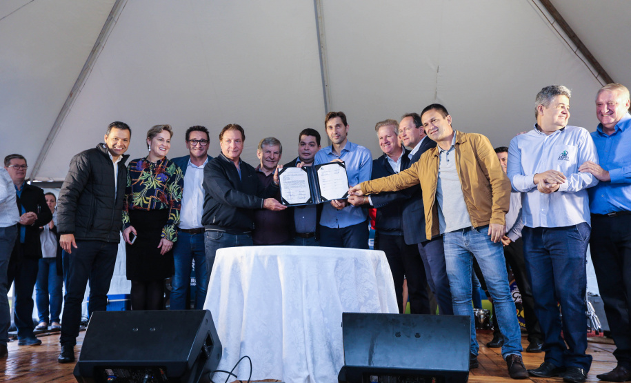 Entrega de moradias para 100 famílias de Marechal Cândido Rondon, no Oeste do Paraná, nesta segunda-feira (15). Marechal Cândido Rondon, 15/07/2019 -  Foto: Geraldo Bubniak/ANPr