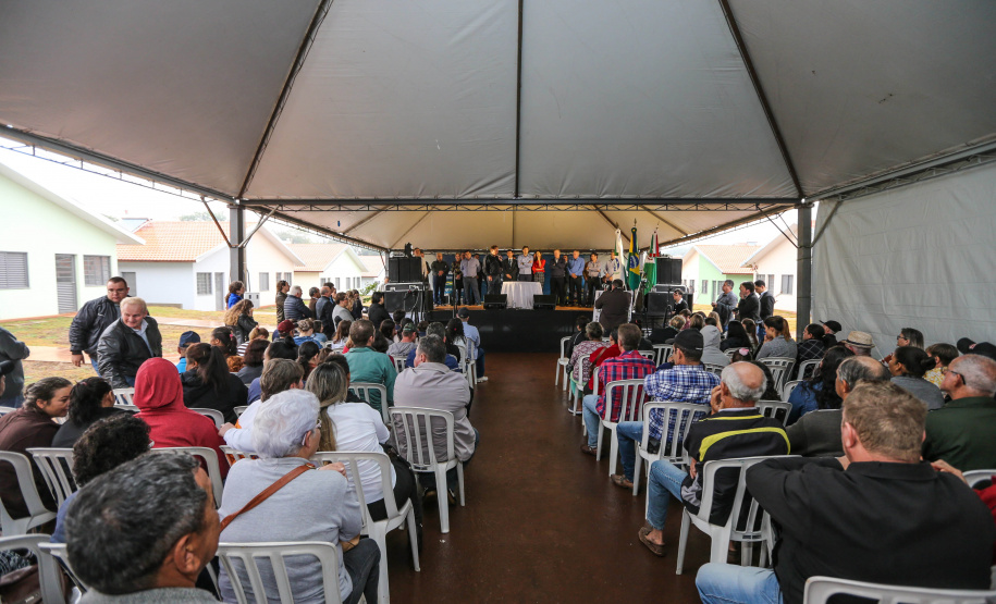 Entrega de moradias para 100 famílias de Marechal Cândido Rondon, no Oeste do Paraná, nesta segunda-feira (15). Marechal Cândido Rondon, 15/07/2019 -  Foto: Geraldo Bubniak/ANPr