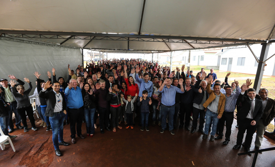 Entrega de moradias para 100 famílias de Marechal Cândido Rondon, no Oeste do Paraná, nesta segunda-feira (15). Marechal Cândido Rondon, 15/07/2019 -  Foto: Geraldo Bubniak/ANPr